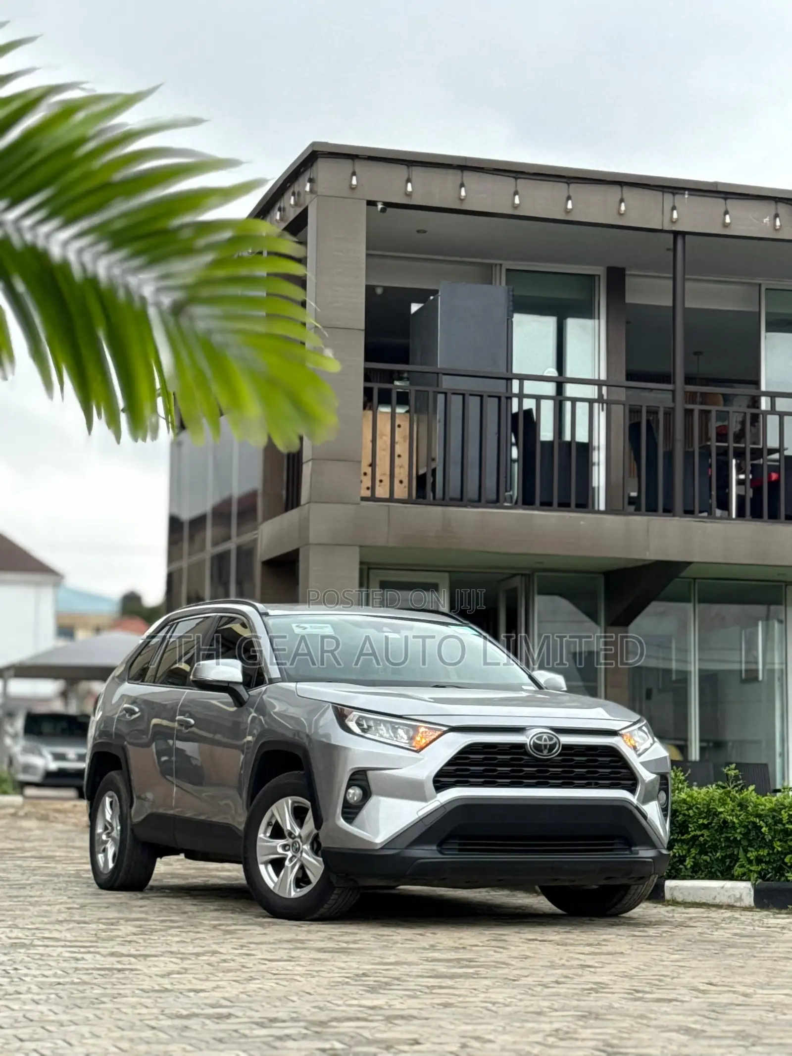 Toyota RAV4 XLE Premium AWD 2019 Silver