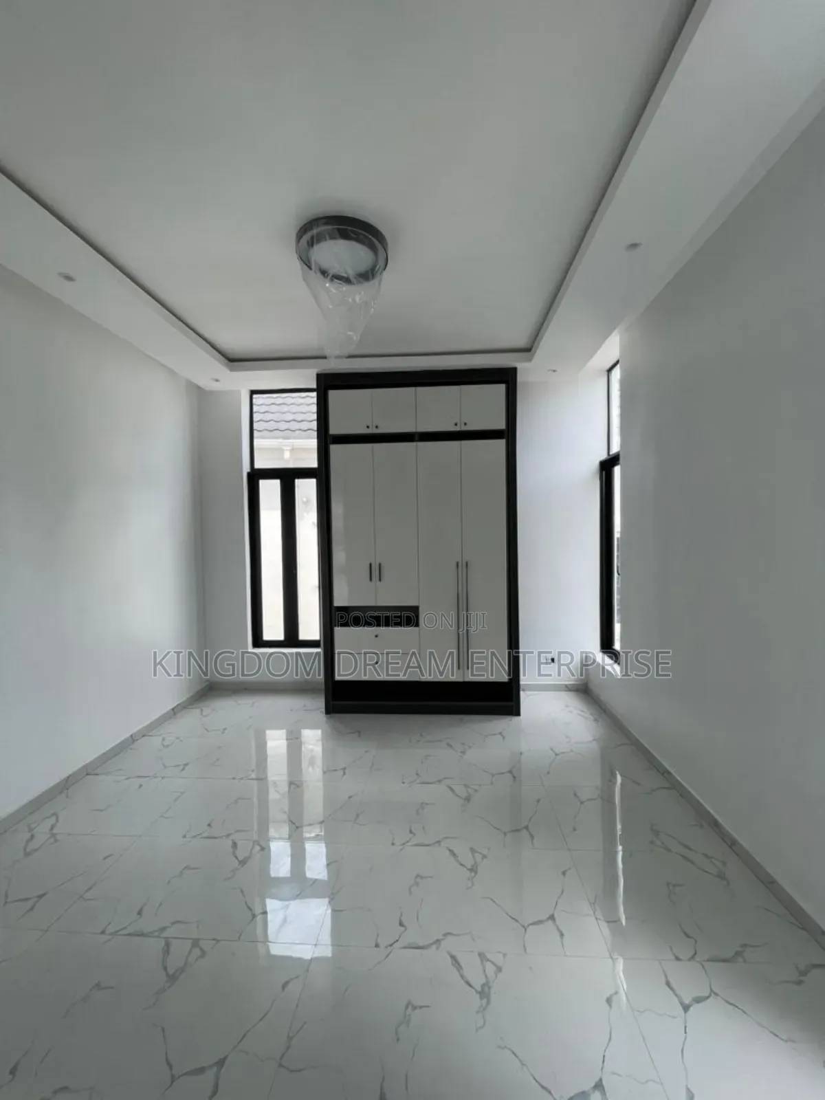 5bdrm House in Lekki County Ikota for sale