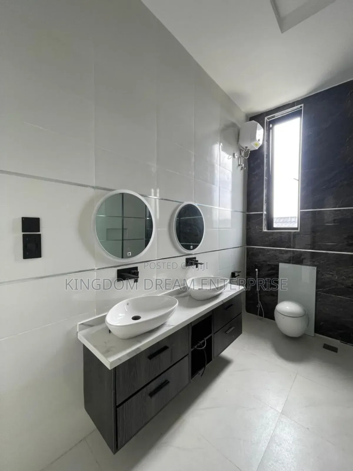 5bdrm House in Lekki County Ikota for sale