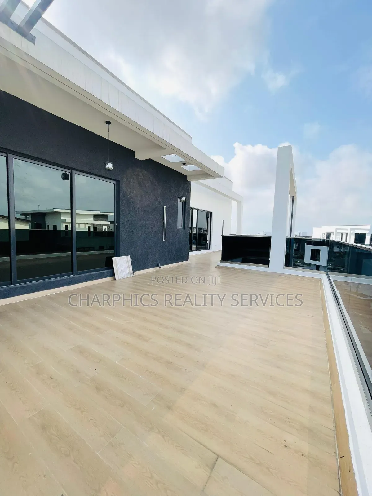 6bdrm Duplex in Osapa london for sale