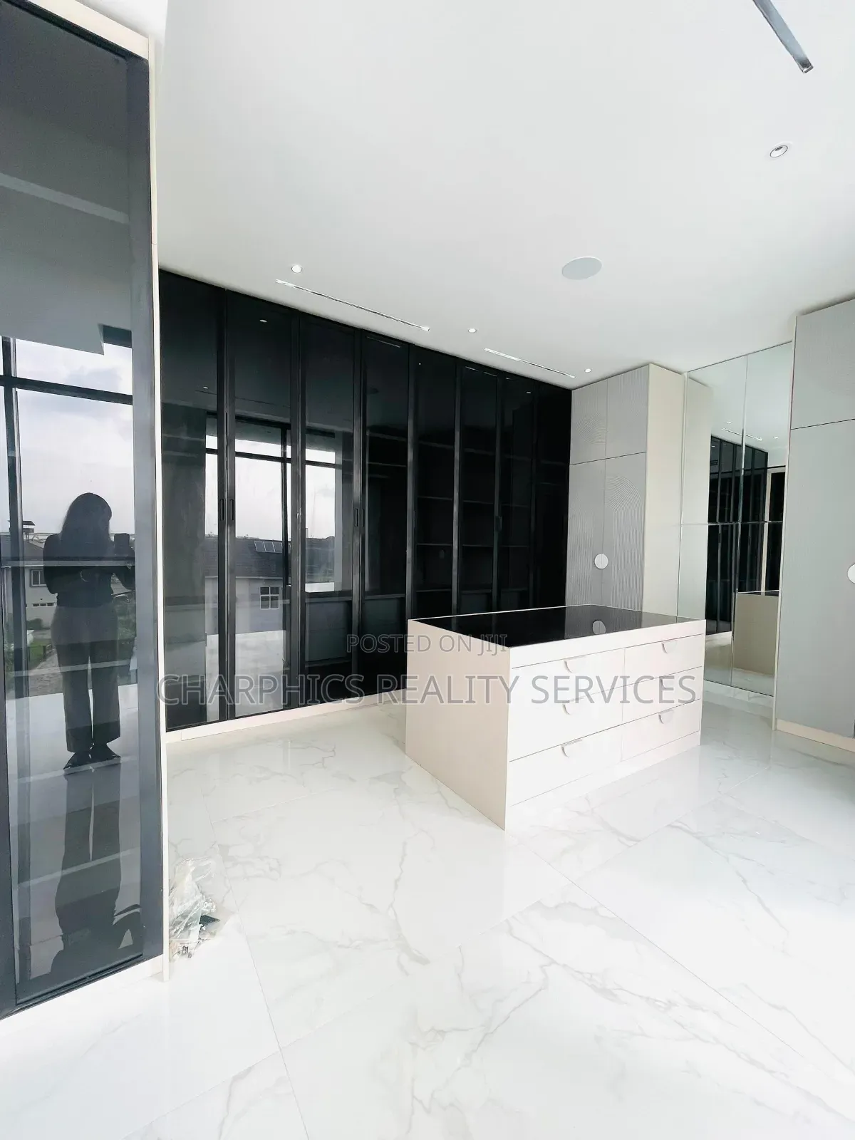5bdrm Duplex in Osapa london for sale