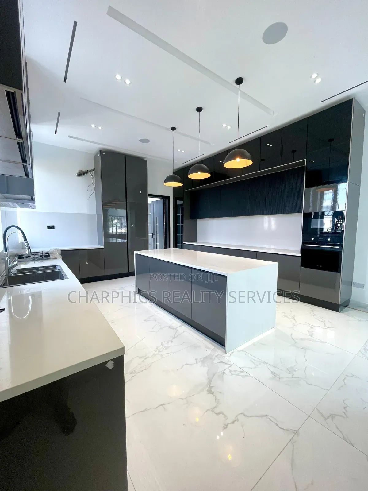 5bdrm Duplex in Osapa london for sale