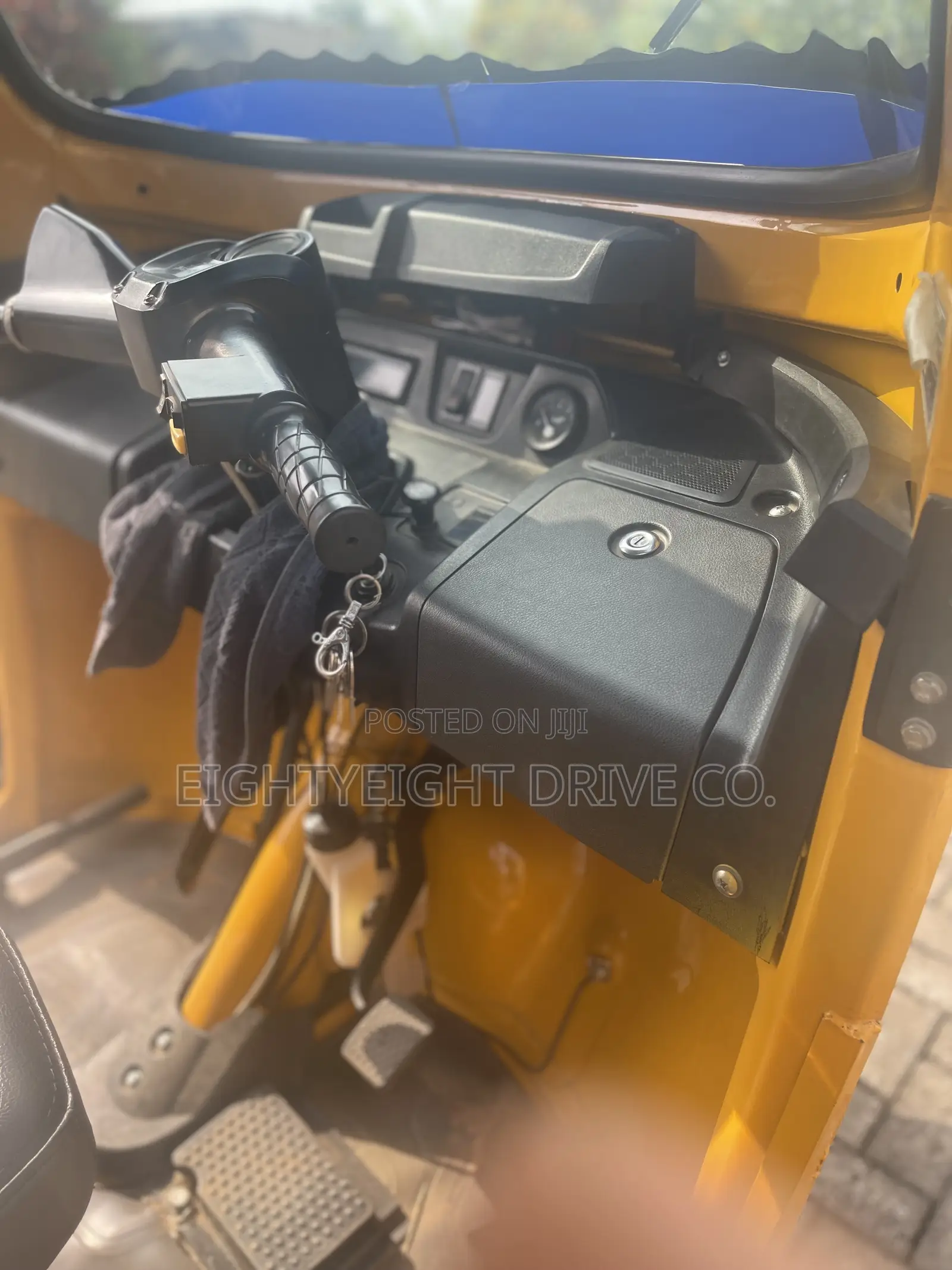 TVS King Cargo 2024 Yellow