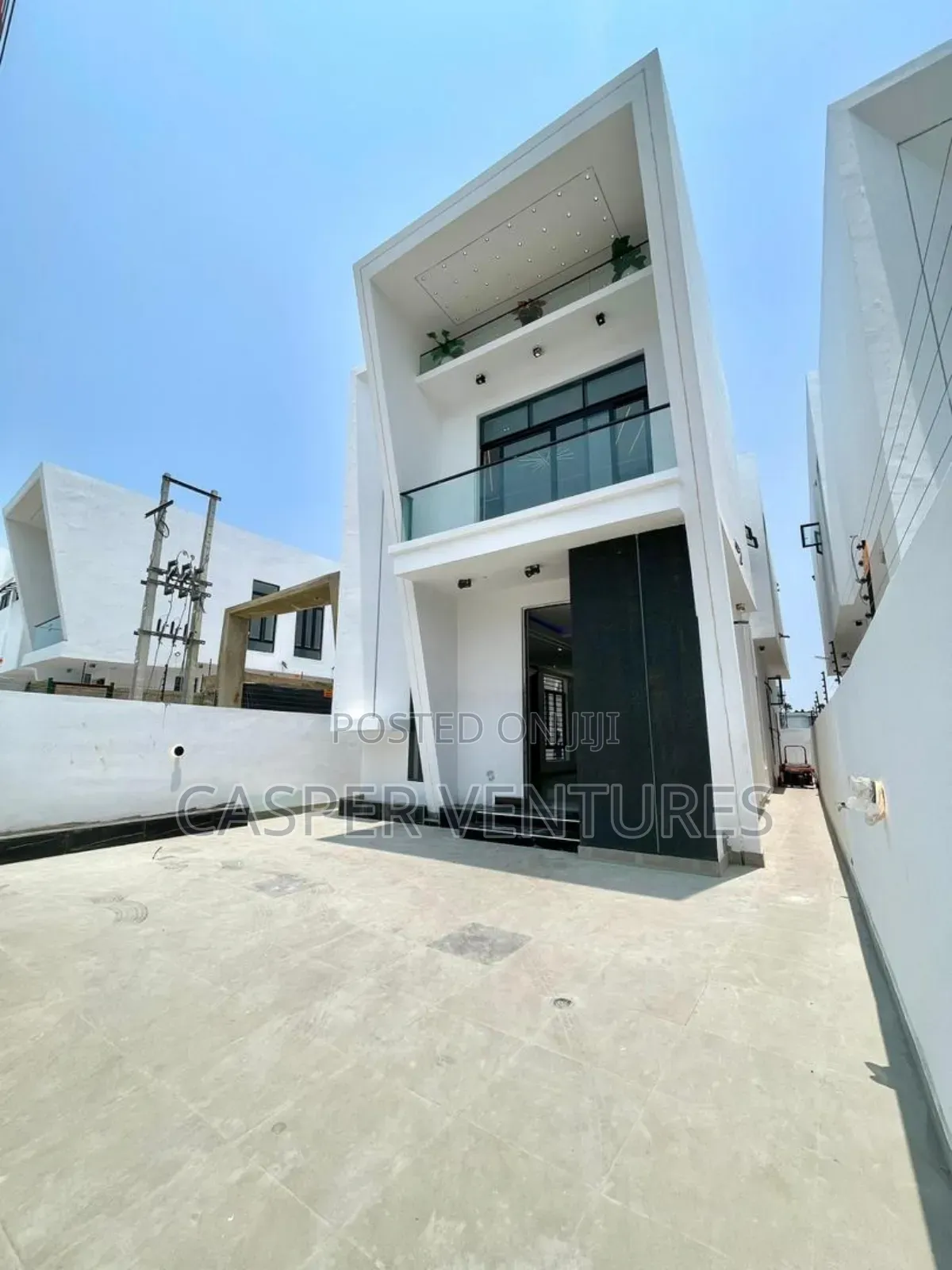 4bdrm Duplex in Almor, Off Lekki-Epe Expressway for sale