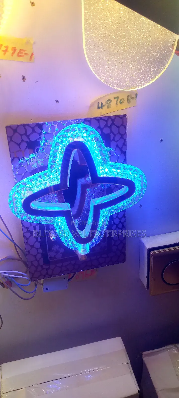 War Bracket Light With Fine Design