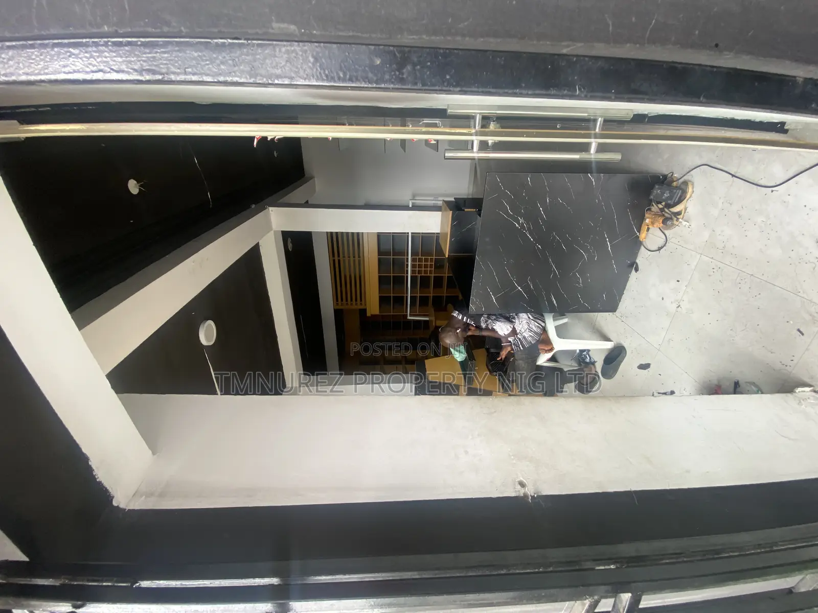 Shop for Rent Facing Road (Showroom)