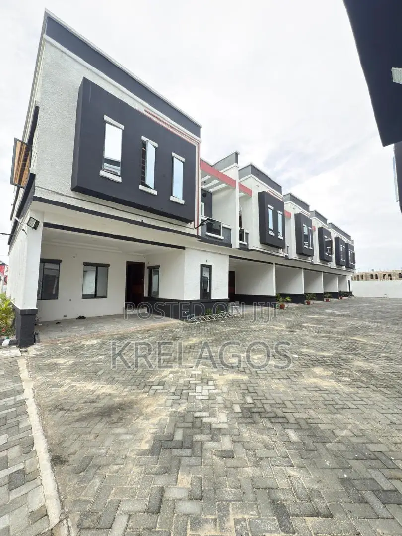 4bdrm Duplex in Chevron for sale