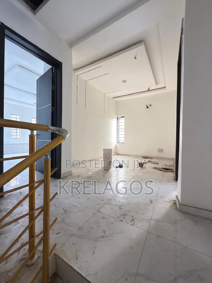 4bdrm Duplex in Chevron for sale