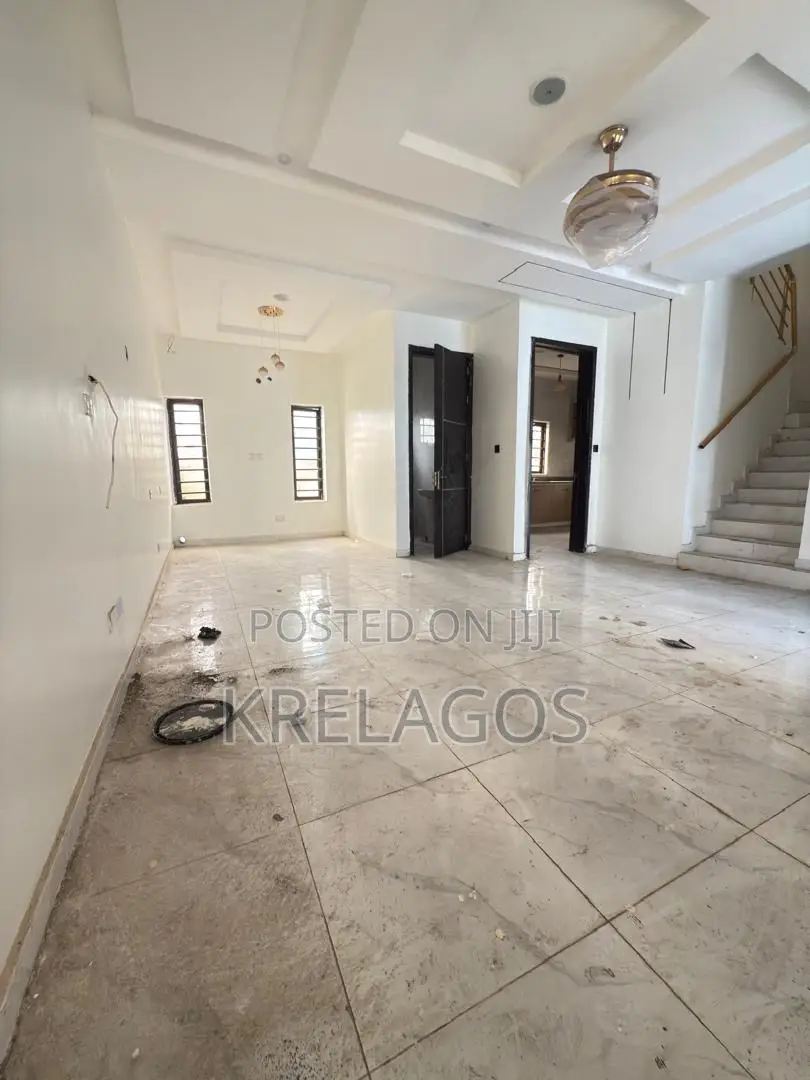 4bdrm Duplex in Chevron for sale