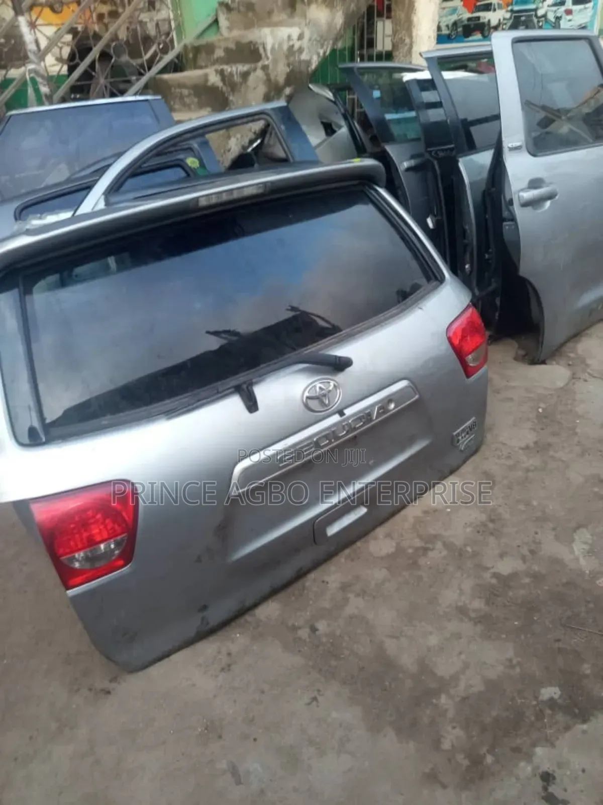 Toyota Boot Sequoia 2011