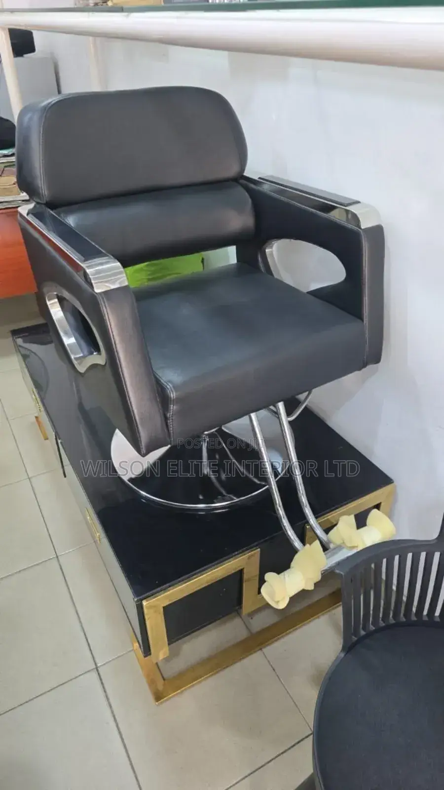 Adjustable Salon Chair – Beauty Barber Use
