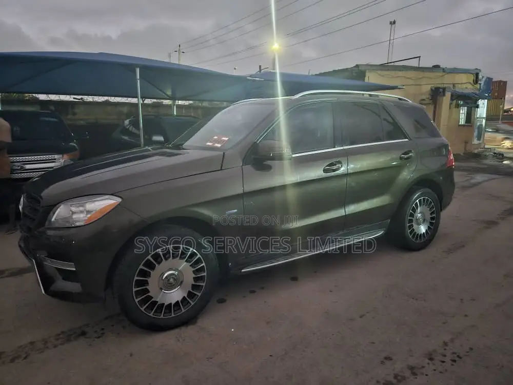 Mercedes-Benz M Class 2012 Brown