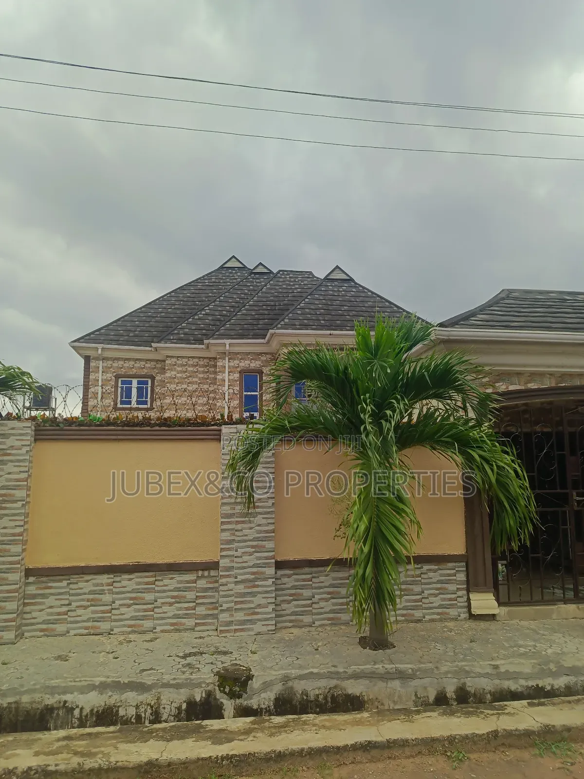 5bdrm Duplex in Papa Ewekoro for sale