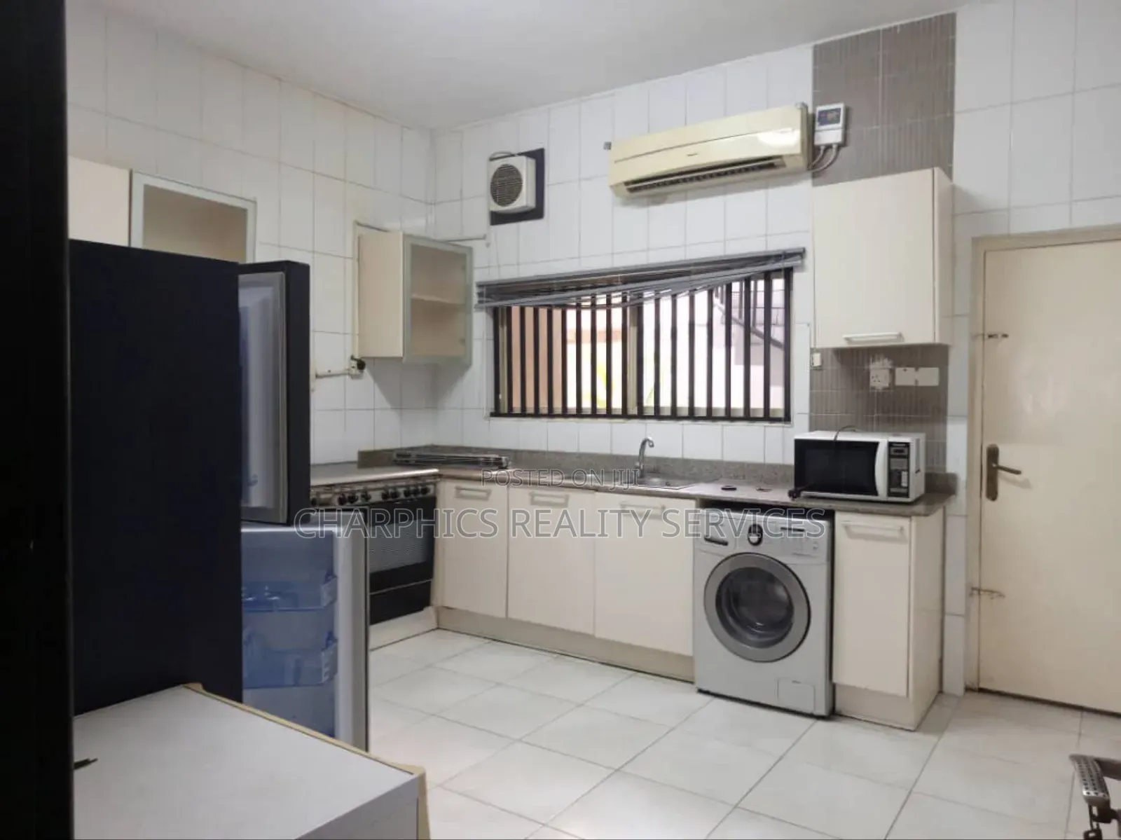 3bdrm Apartment in Lekki Phase 1 for rent