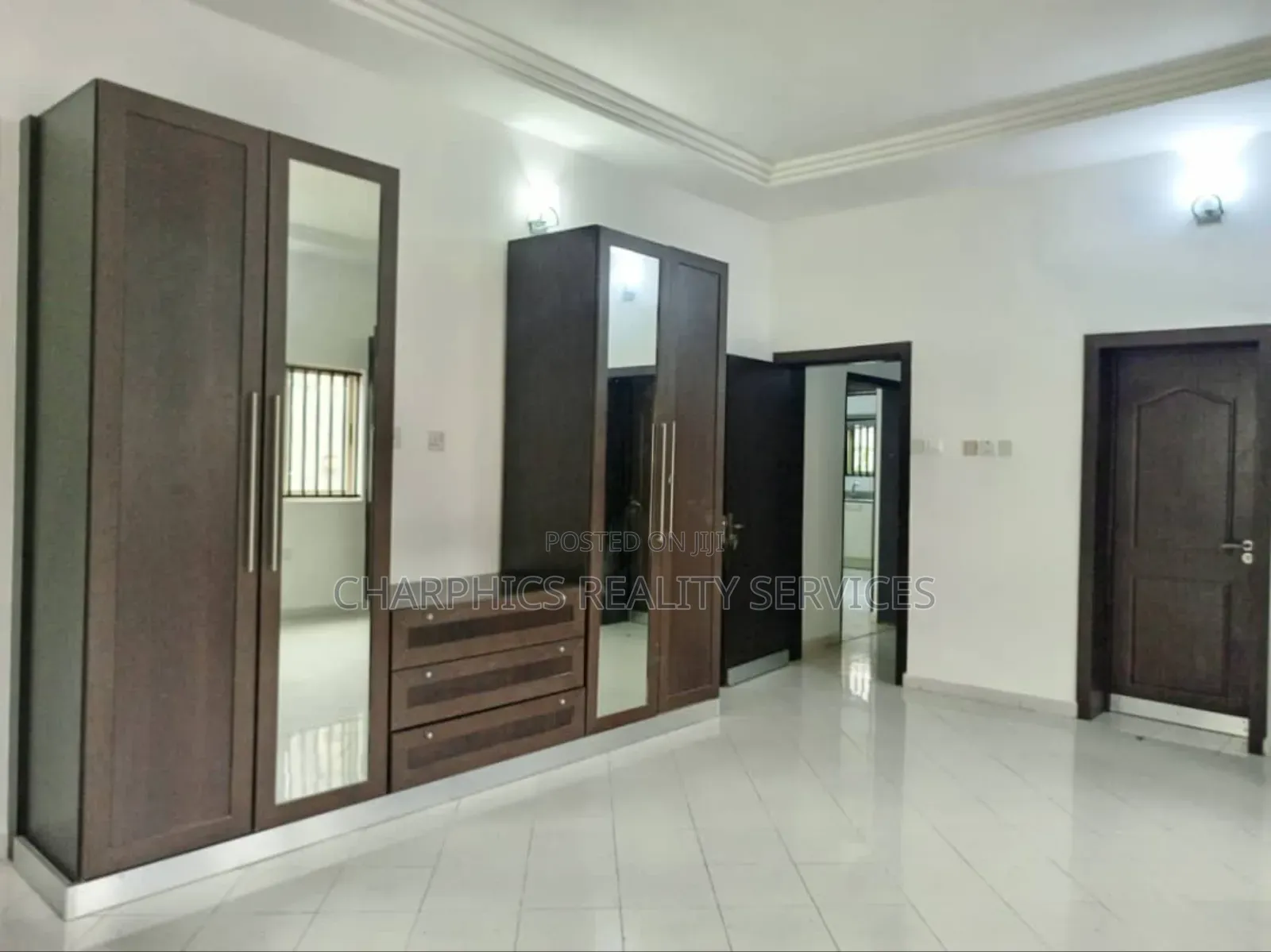 3bdrm Apartment in Lekki Phase 1 for rent