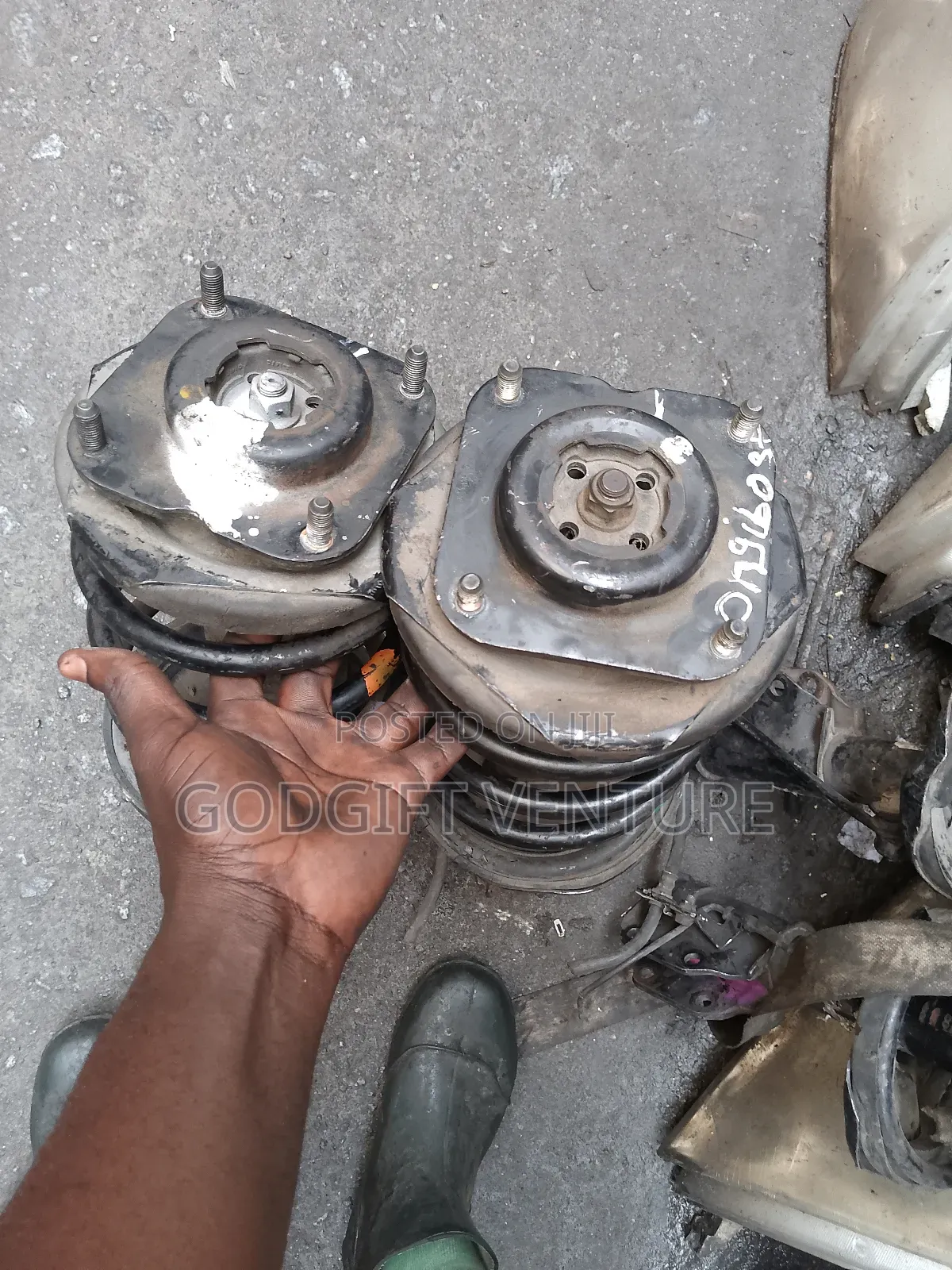 Front Shock Absorber Mazda Premacy/323 Protege