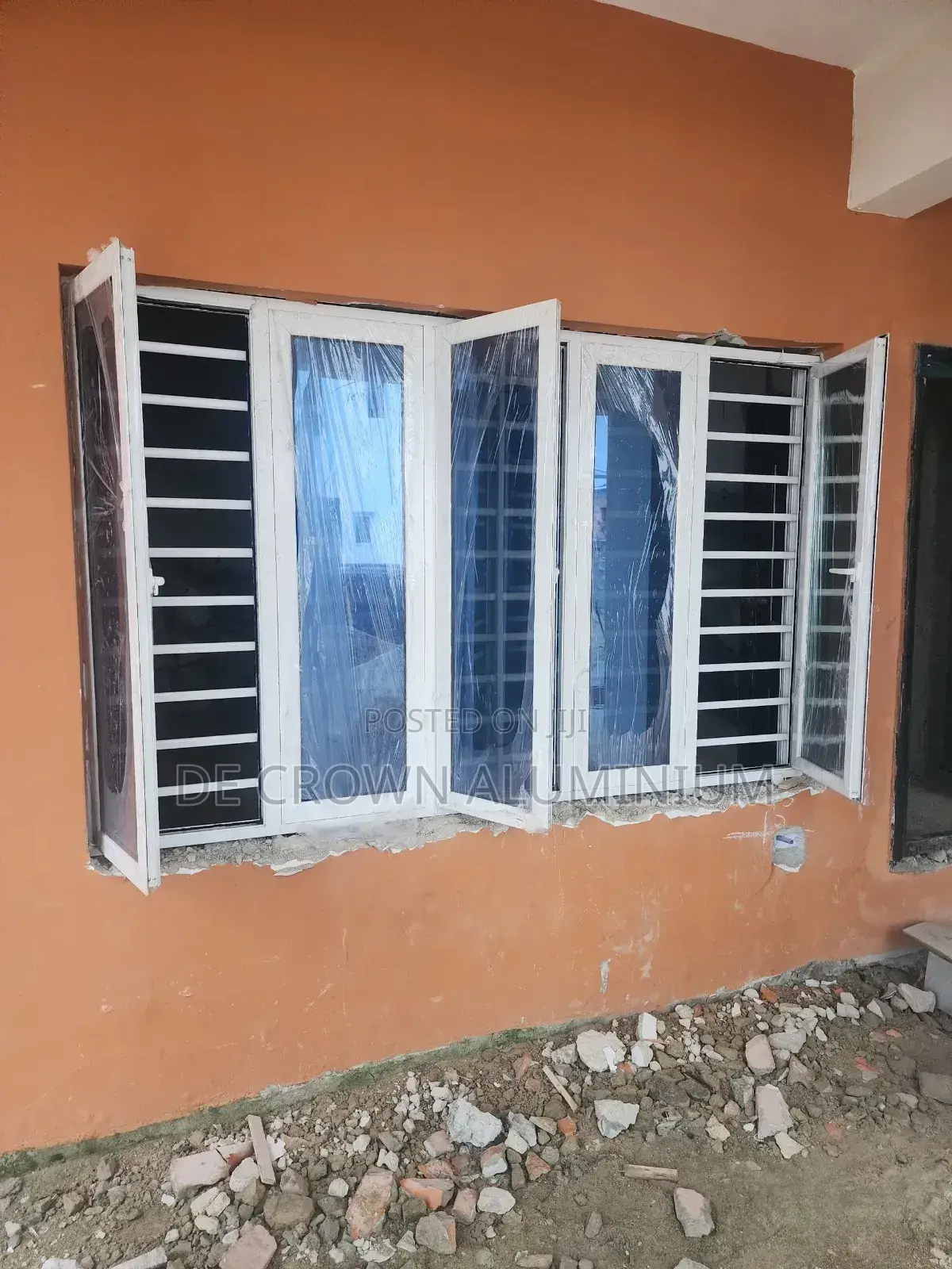 Elegant 5-panel Aluminium Casement Window With Blue Glass Finish