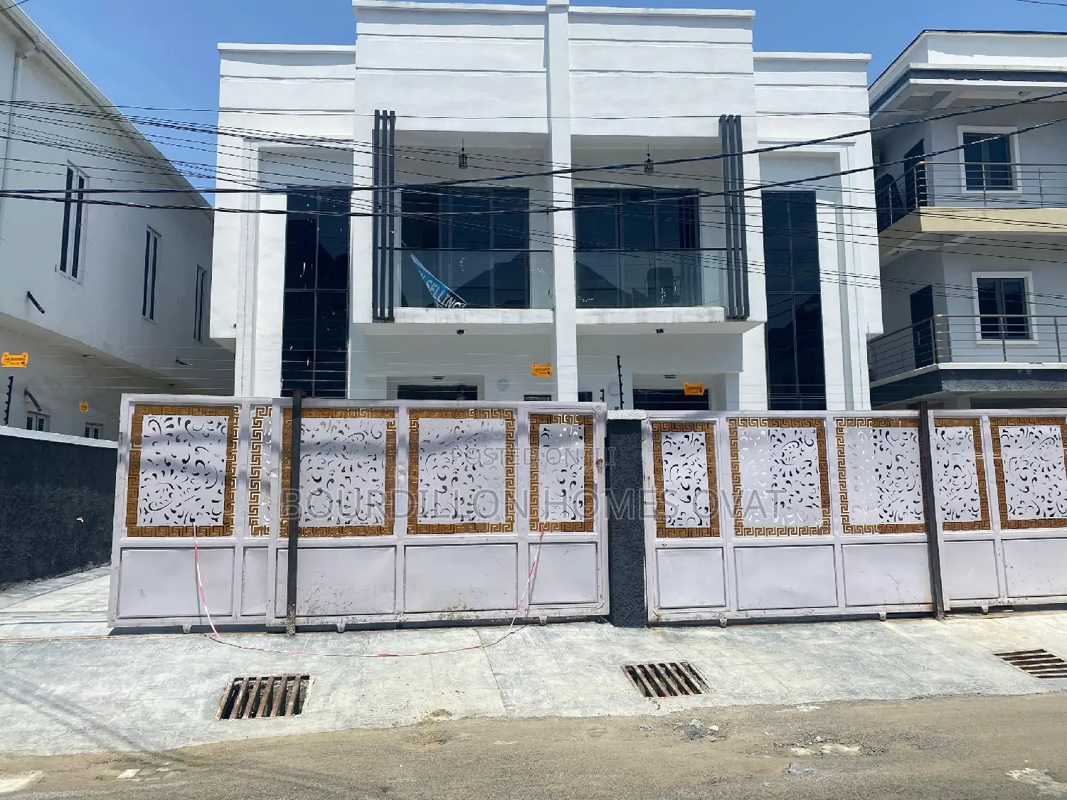 4bdrm Duplex in Ikota Villa Estate, for sale