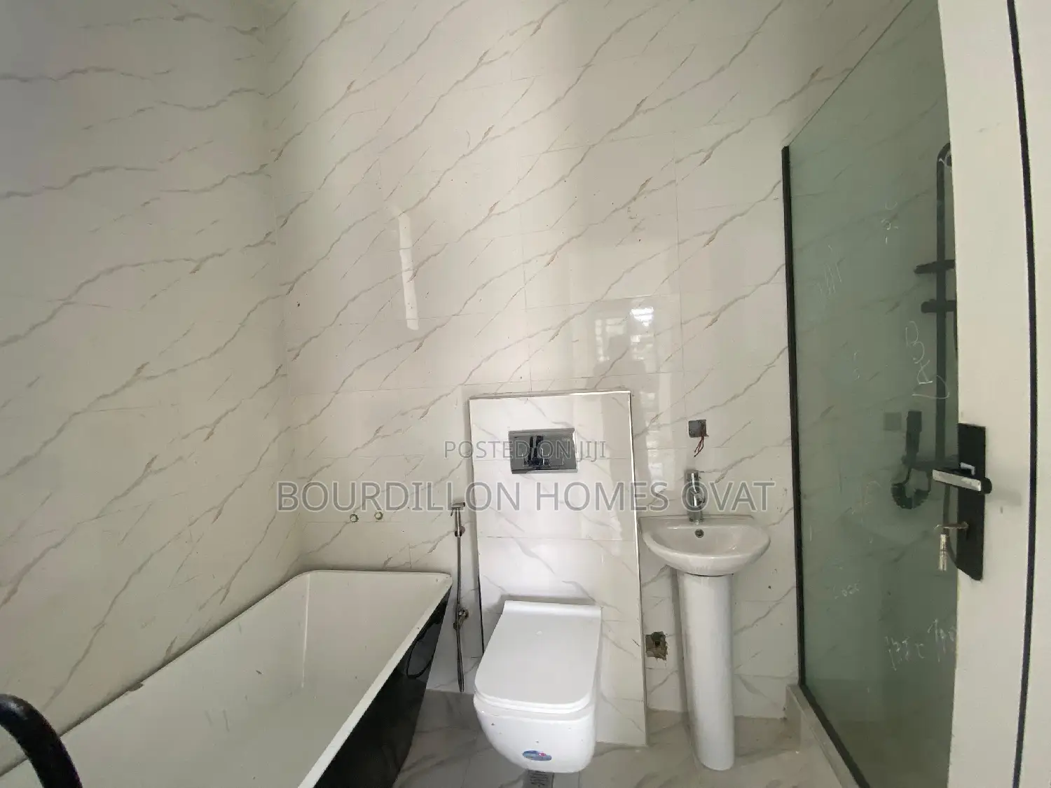 4bdrm Duplex in Ikota Villa Estate, for sale
