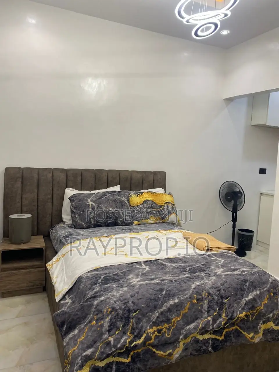 561110pl - Studio Shortlet in Yaba