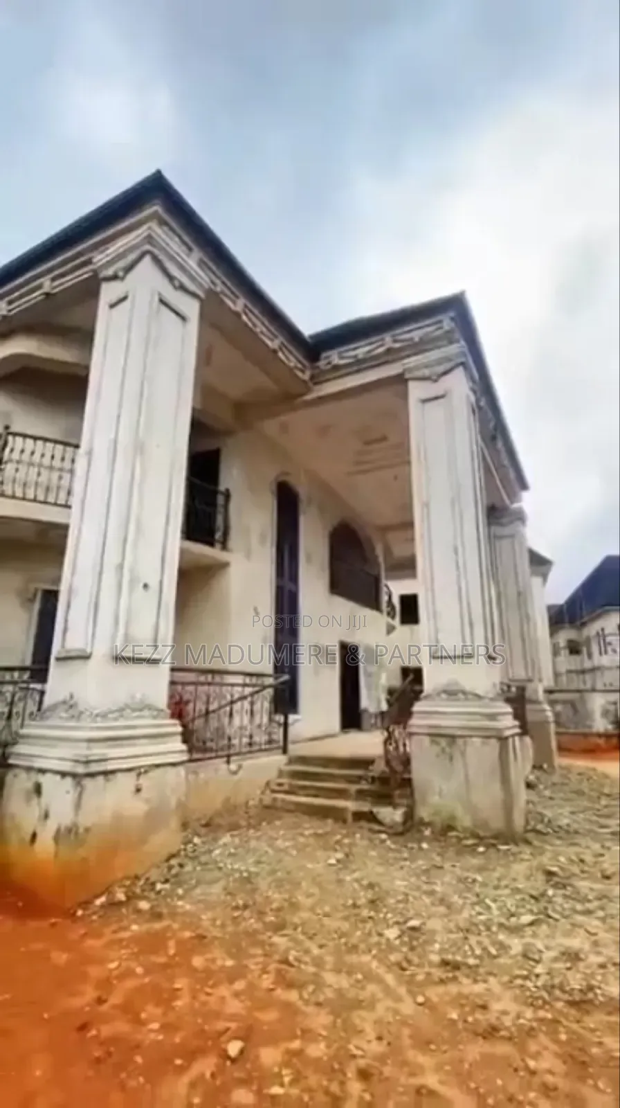 5bdrm Duplex in Hilltop Estate for sale