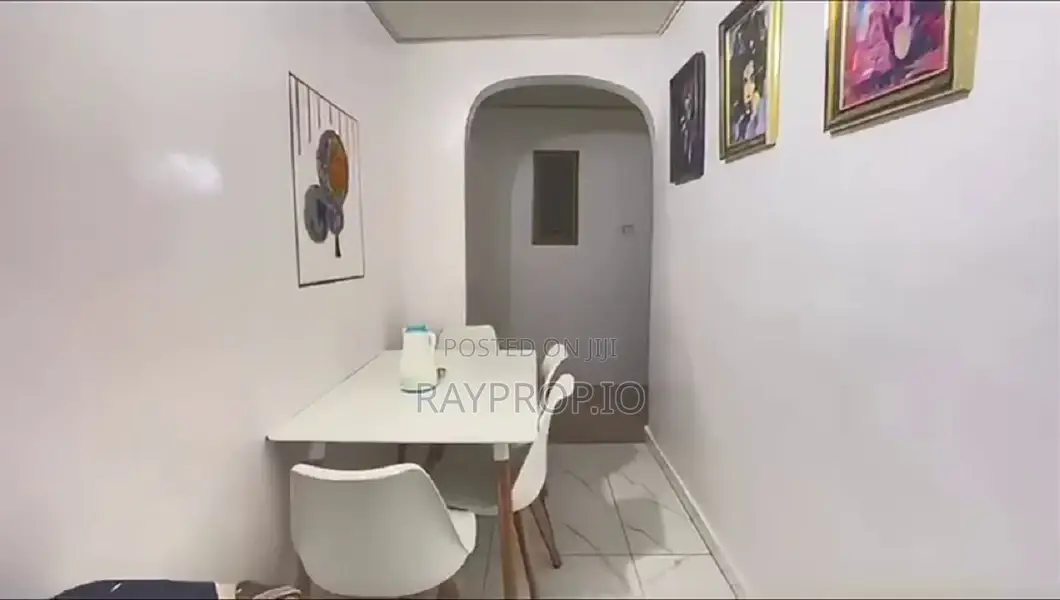 642041gq - 5 Bedroom Shortlet in Ikeja