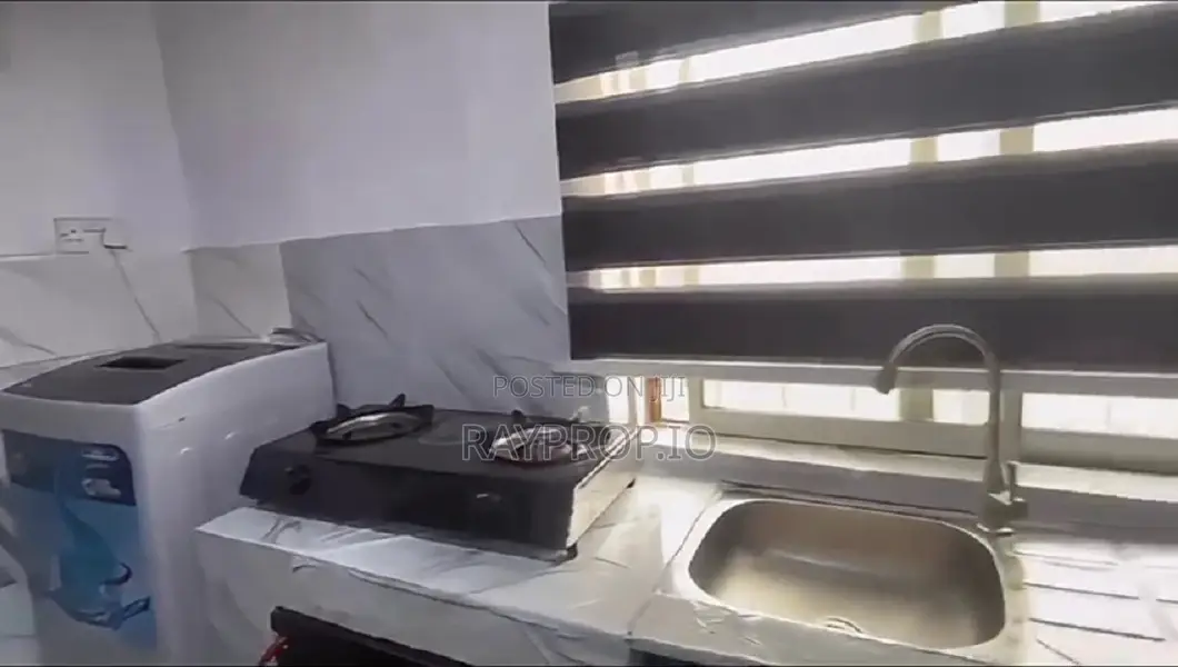 642041gq - 5 Bedroom Shortlet in Ikeja
