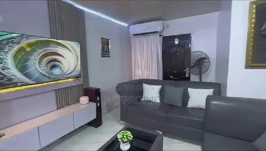 642041gq - 5 Bedroom Shortlet in Ikeja