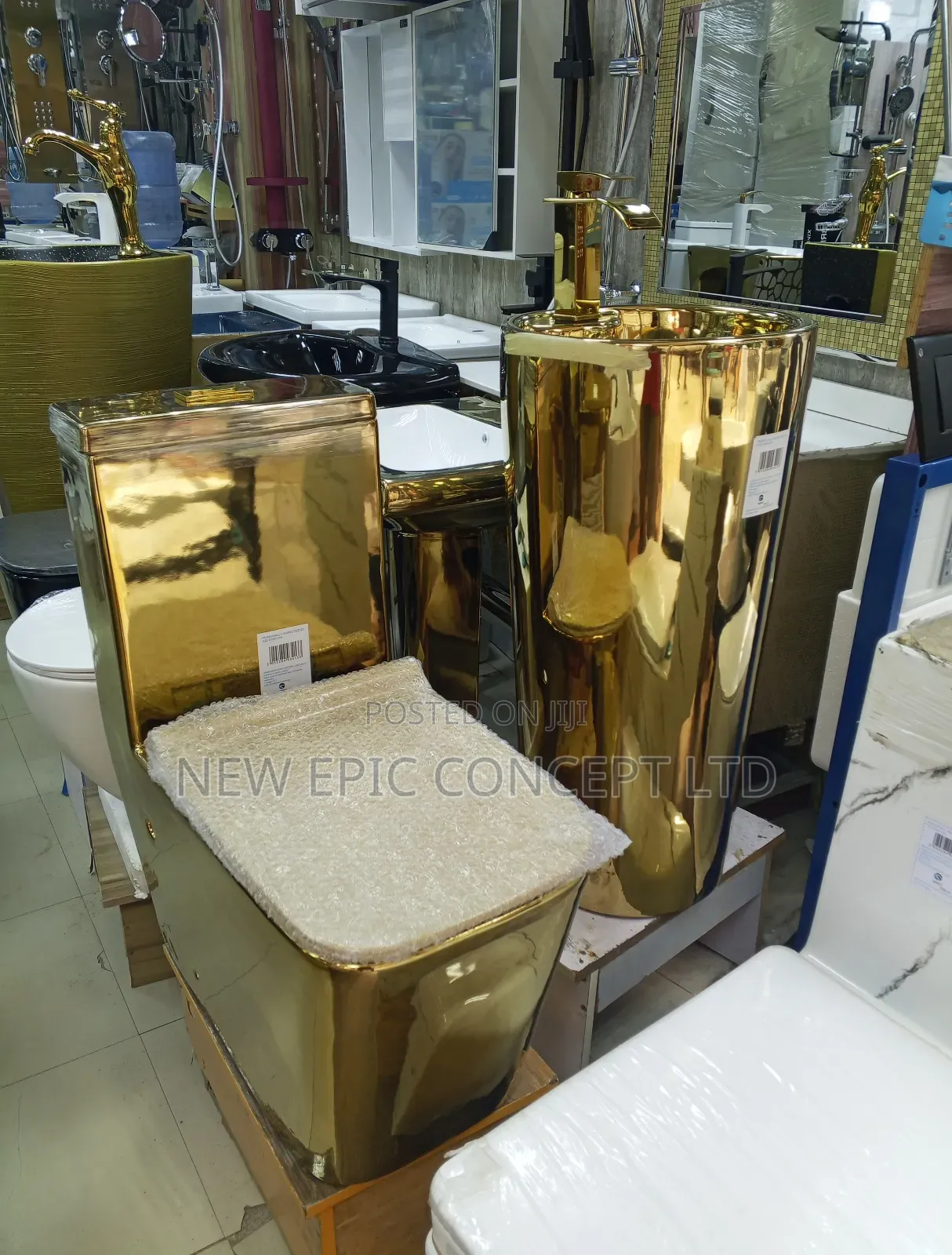 Executive Square Gold Toilet Seat With Standing Basin