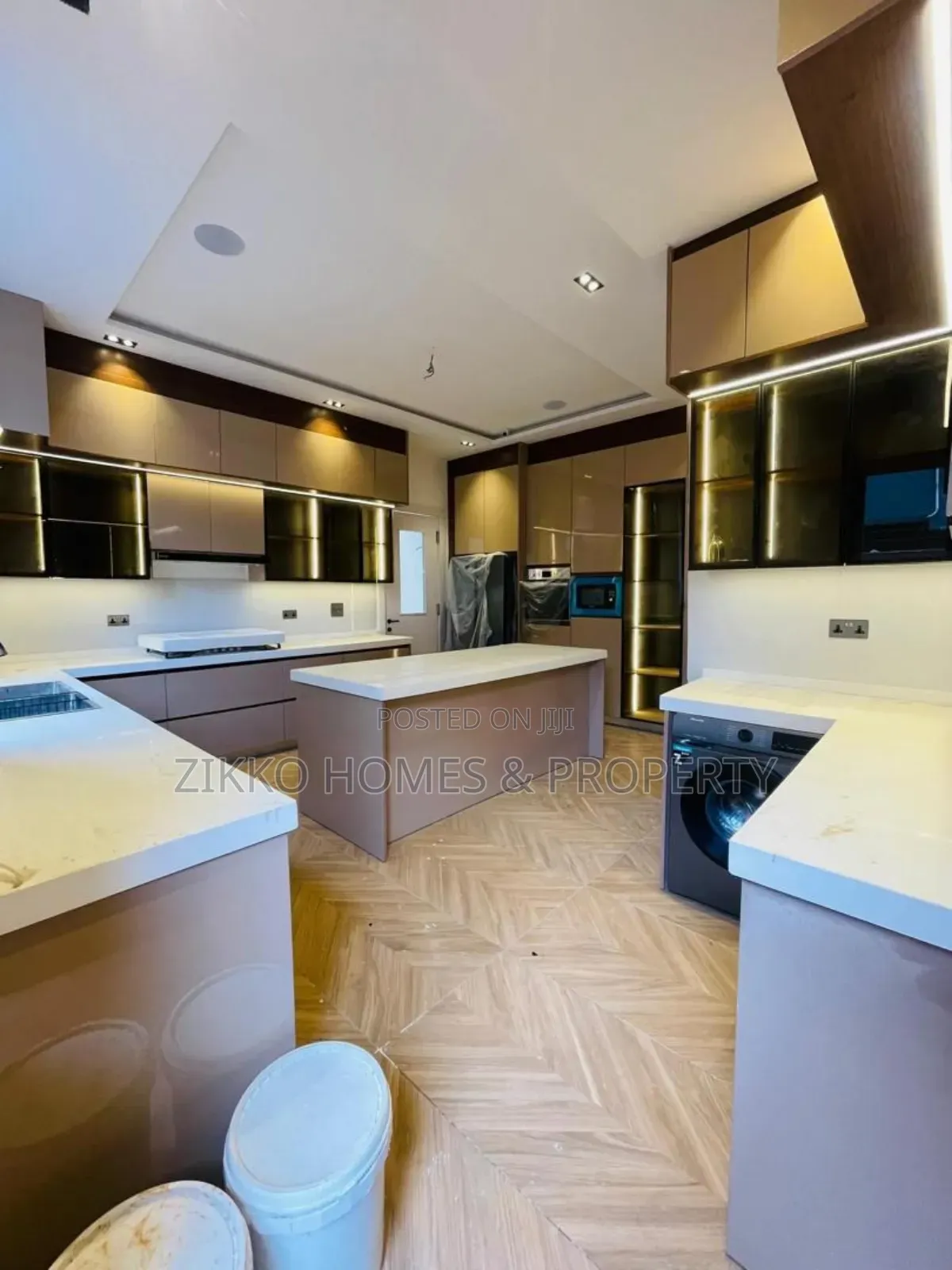 5bdrm Duplex in Lekki for sale