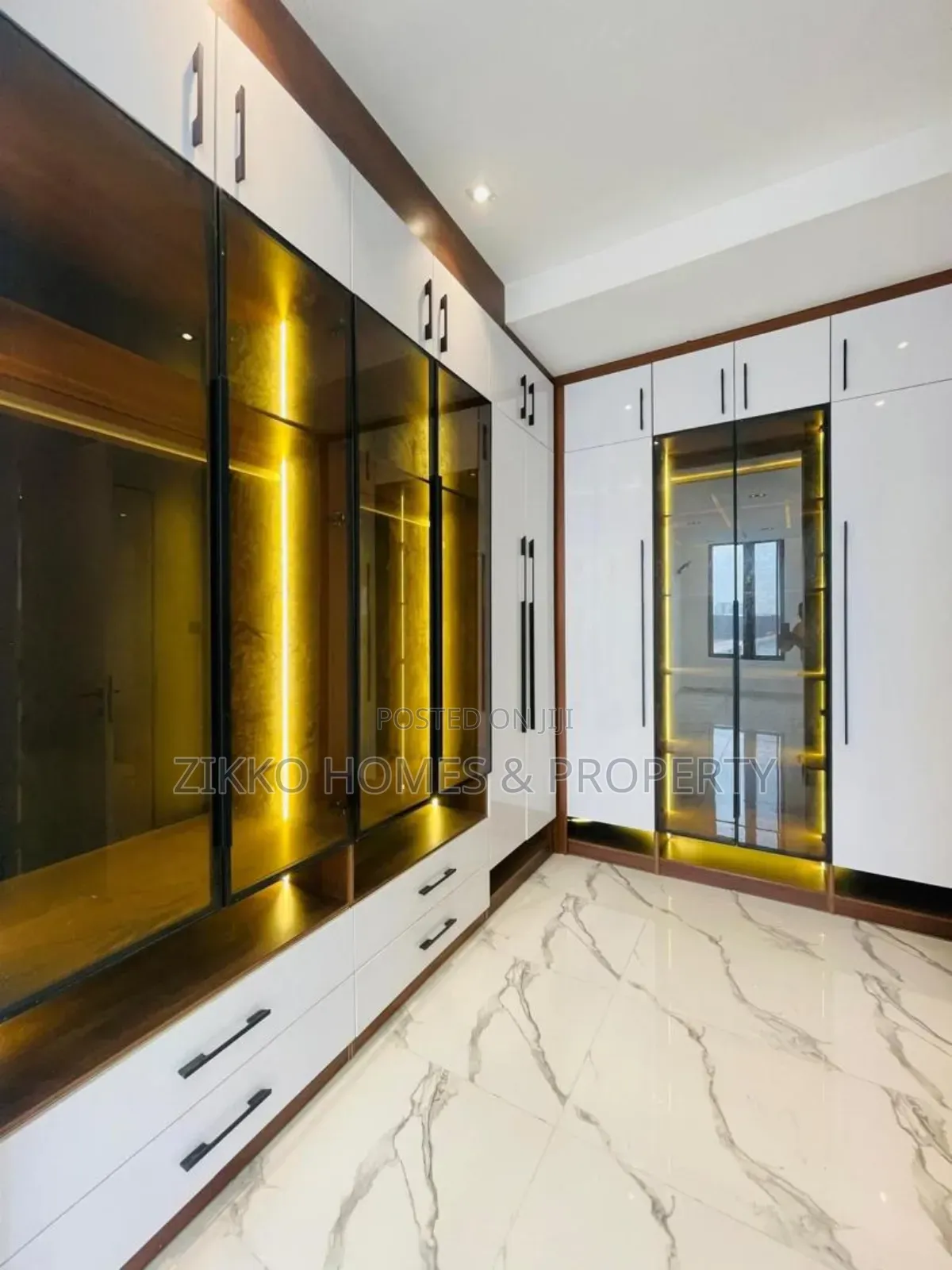 5bdrm Duplex in Lekki for sale