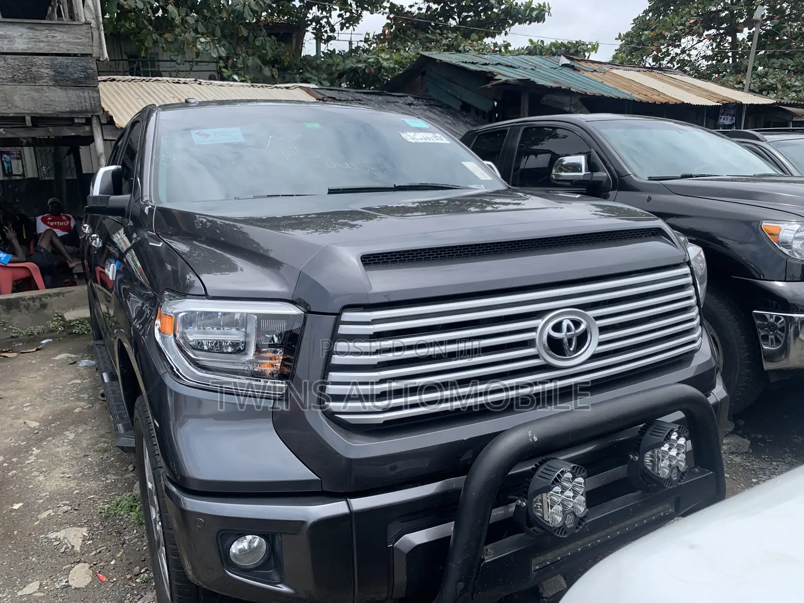 Toyota Tundra Platinum 5.7L V8 4x4 CrewMax 5.6 ft. box 145.7 in. WB