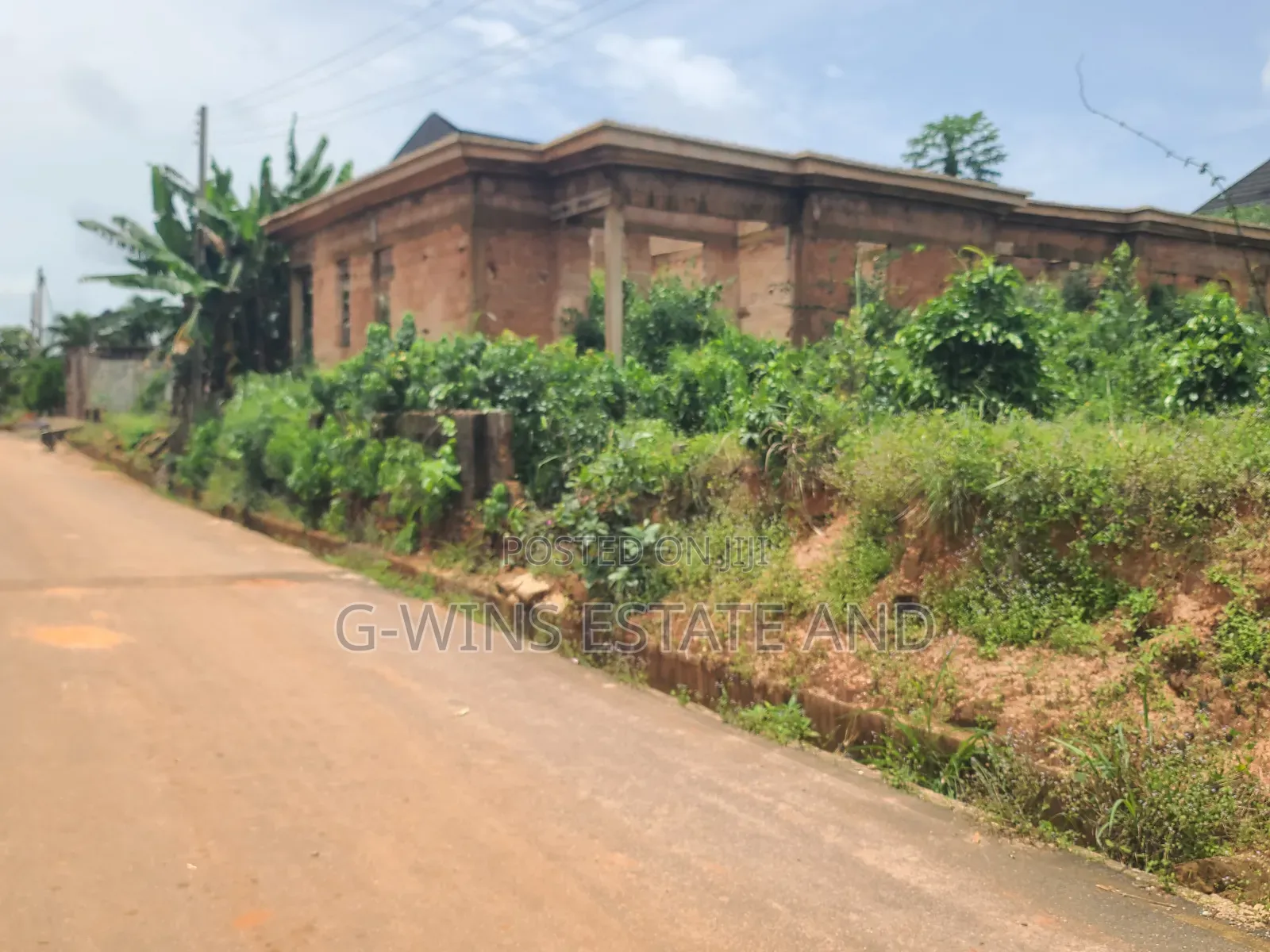 For Sale:Swt 100x100ft With Structure at Evbodia Airport Road Extension