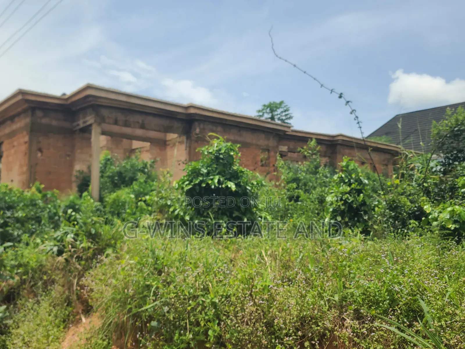For Sale:Swt 100x100ft With Structure at Evbodia Airport Road Extension
