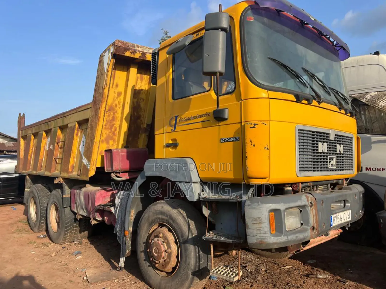 Man Diesel Tipper Truck With Auxiliary - 10 Tyres