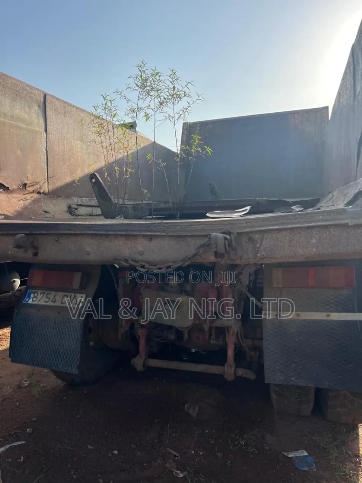 Man Diesel Tipper Truck With Auxiliary - 10 Tyres