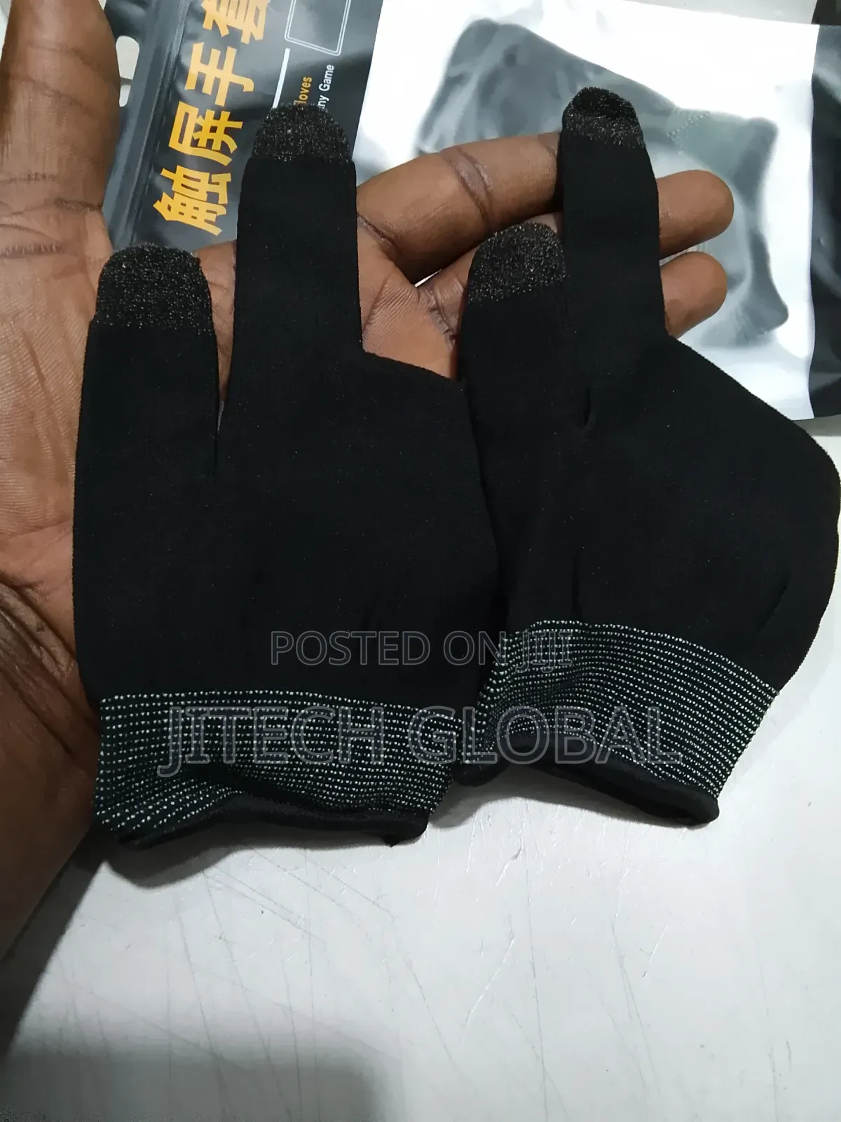 E -Sports Gloves Suitable for Any Game
