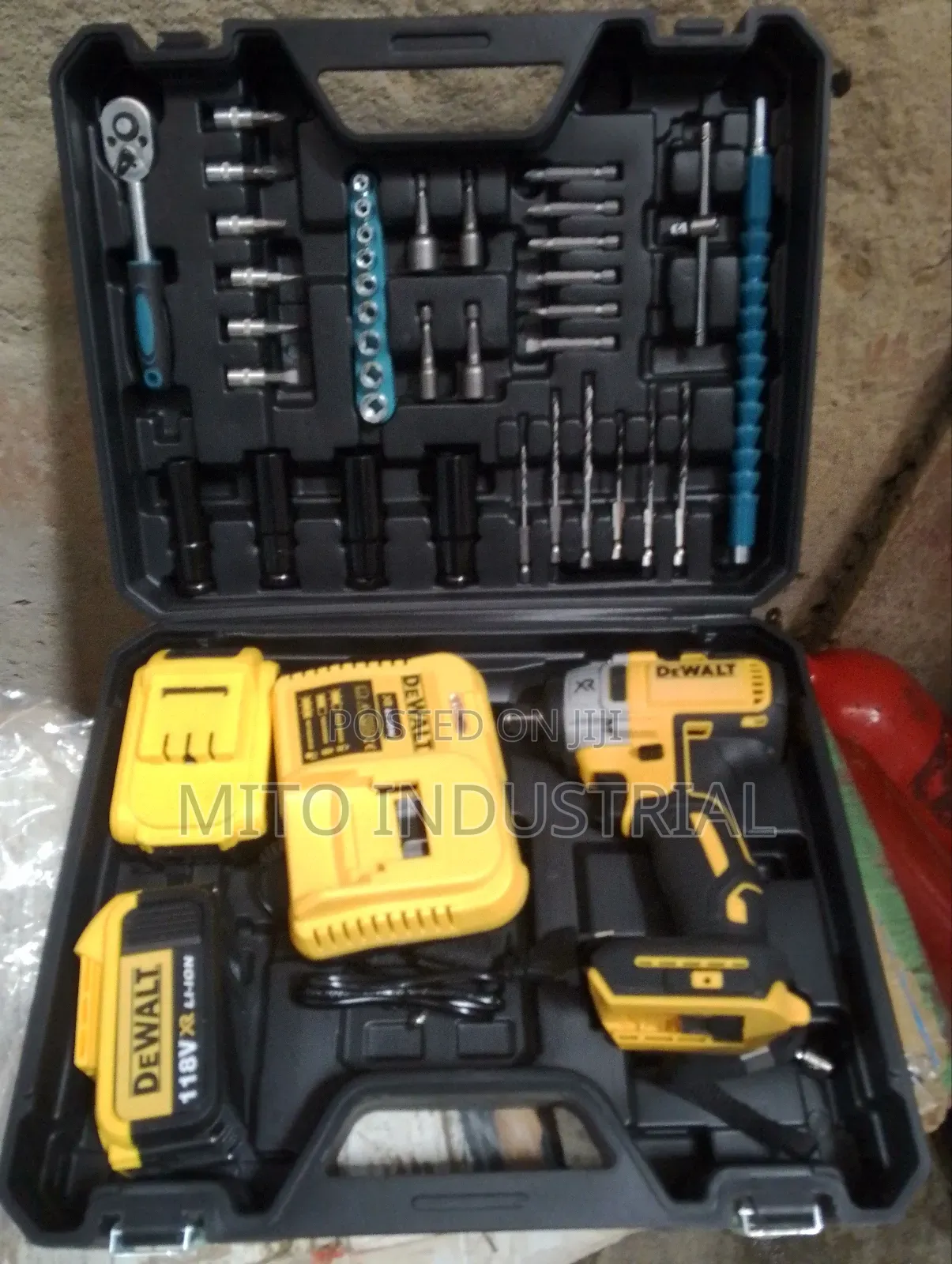 Dewalt 118v Xr Li-Ion Impact Driver Kit