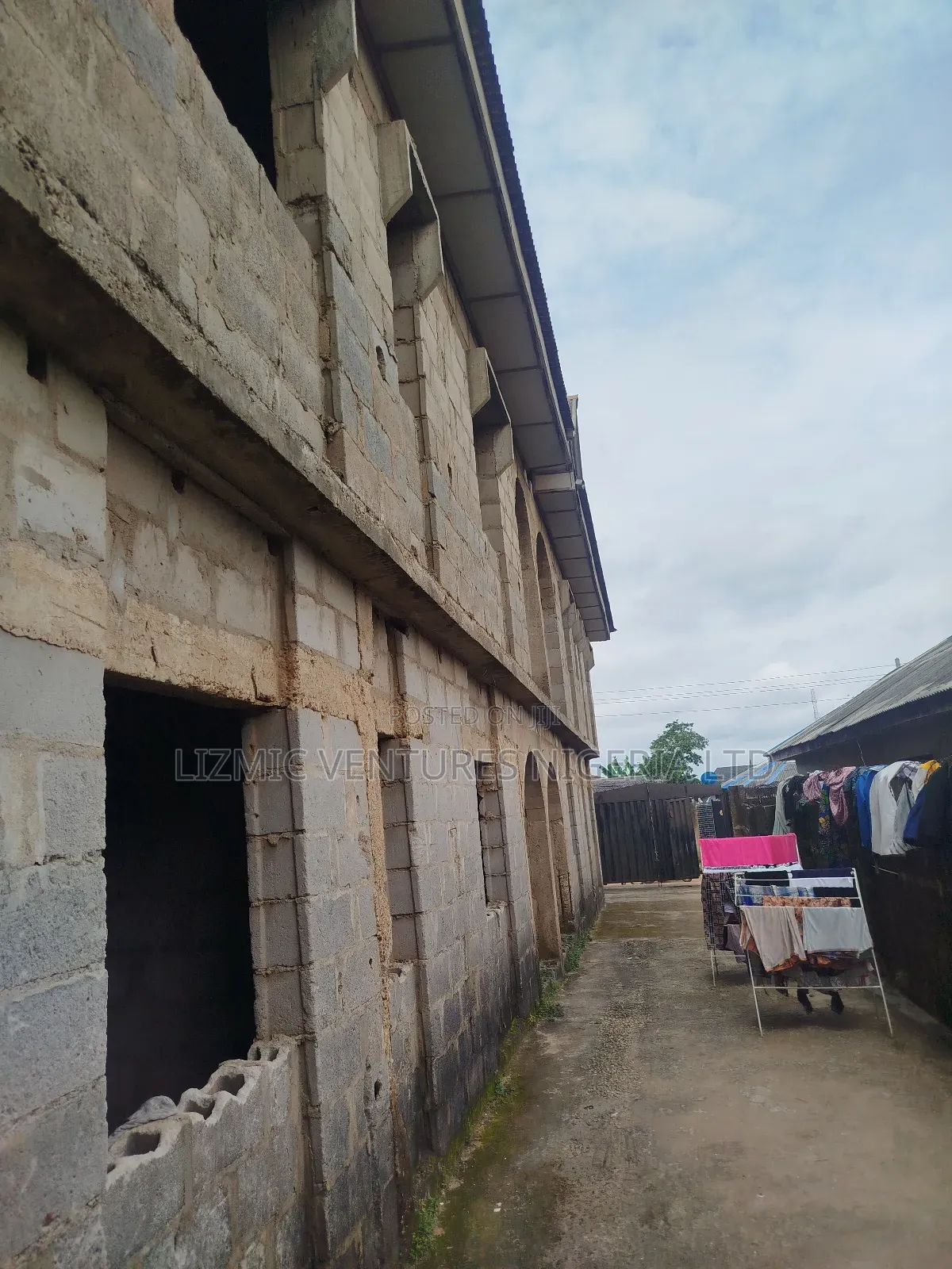 3bdrm Block of Flats in Isuti Road, Ikotun / Ikotun/Igando for sale