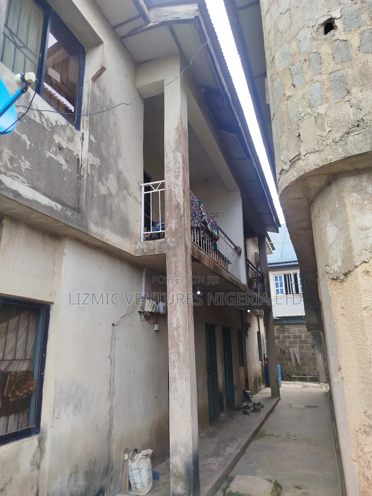 3bdrm Block of Flats in Isuti Road, Ikotun / Ikotun/Igando for sale