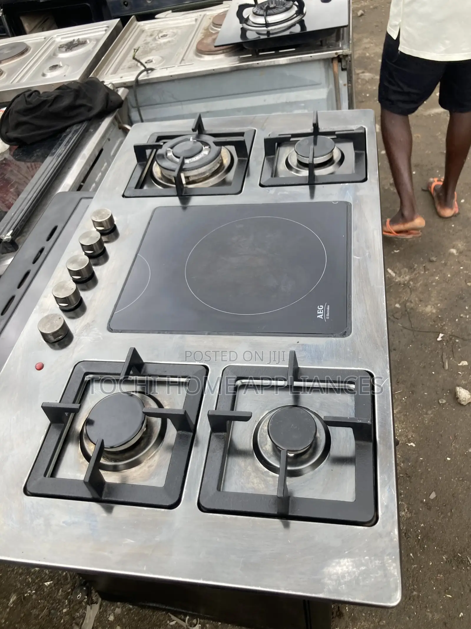 4 Burner Inbuilt Gas Cooker With Big Electric Burner