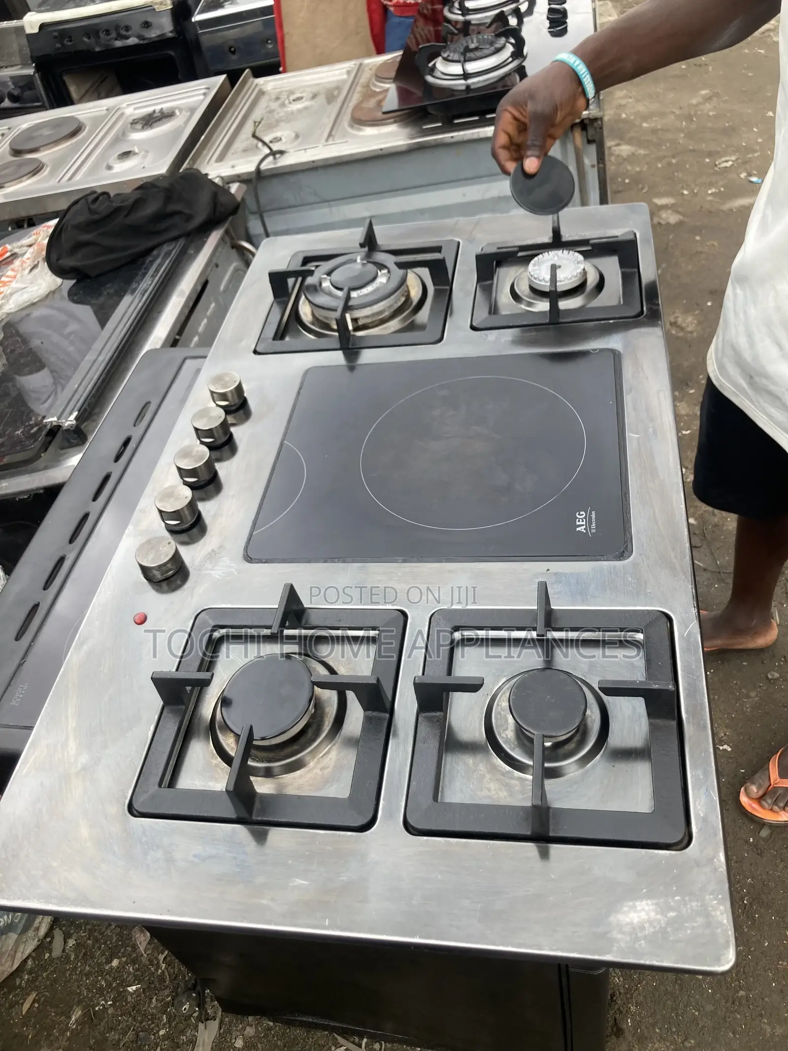 4 Burner Inbuilt Gas Cooker With Big Electric Burner