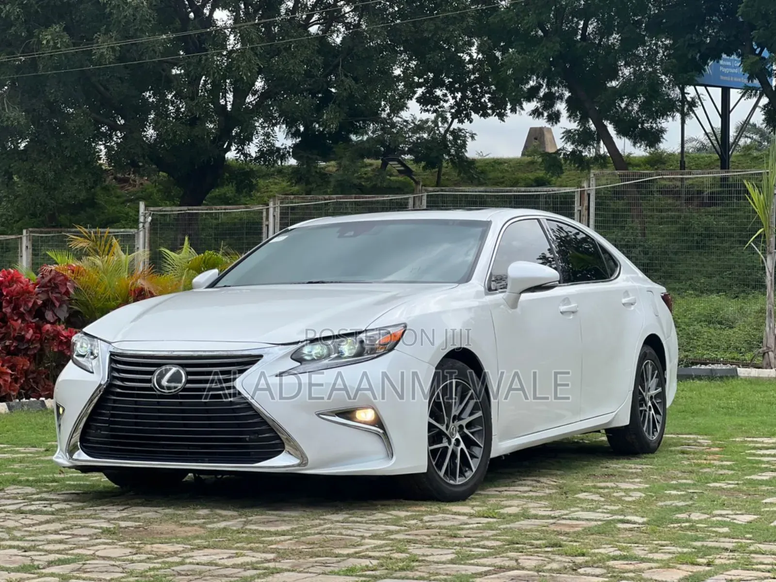 Lexus ES 350 FWD 2017 White