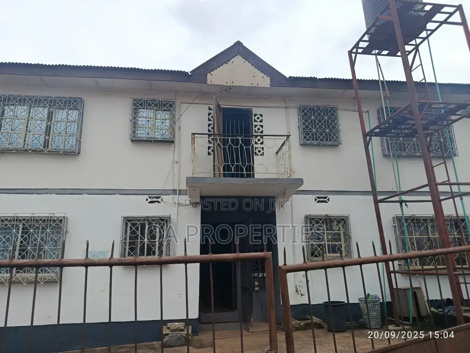 3bdrm Block of Flats in Irepodun, Off for sale