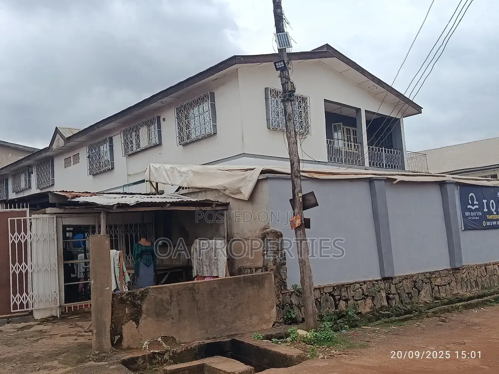 3bdrm Block of Flats in Irepodun, Off for sale