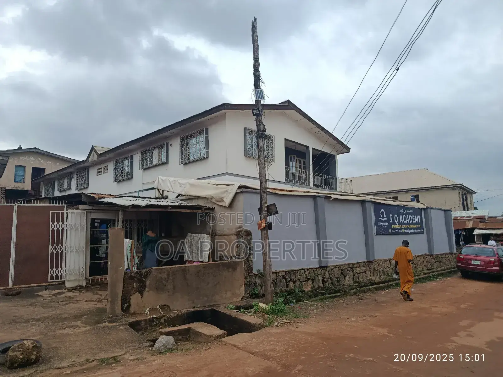 3bdrm Block of Flats in Irepodun, Off for sale