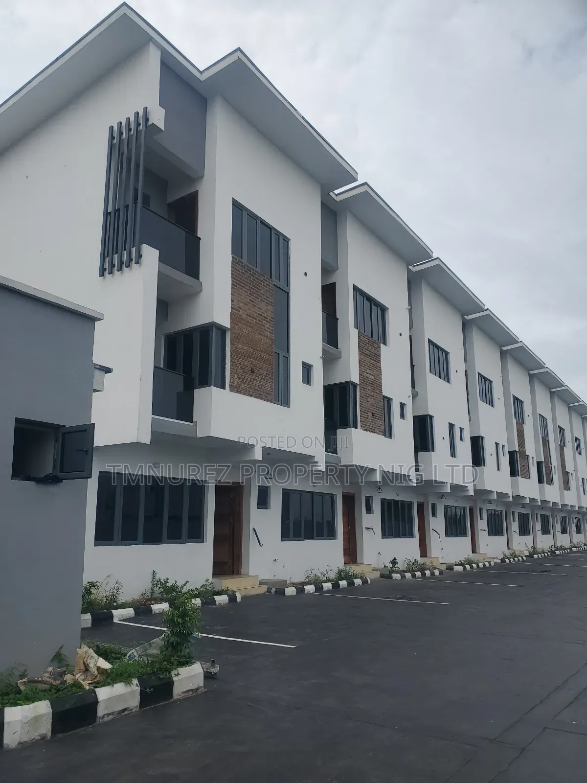 4bdrm Duplex in Lekki Phase1 Estae for rent
