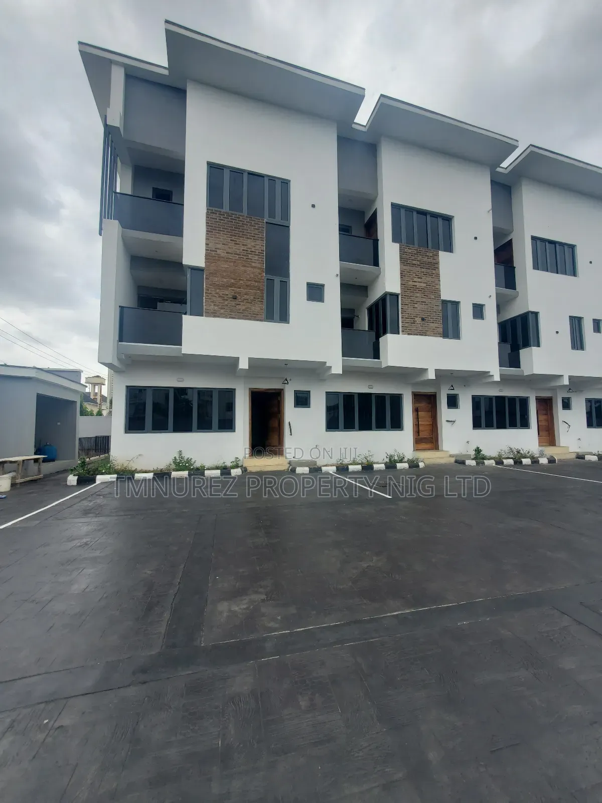 4bdrm Duplex in Lekki Phase1 Estae for rent