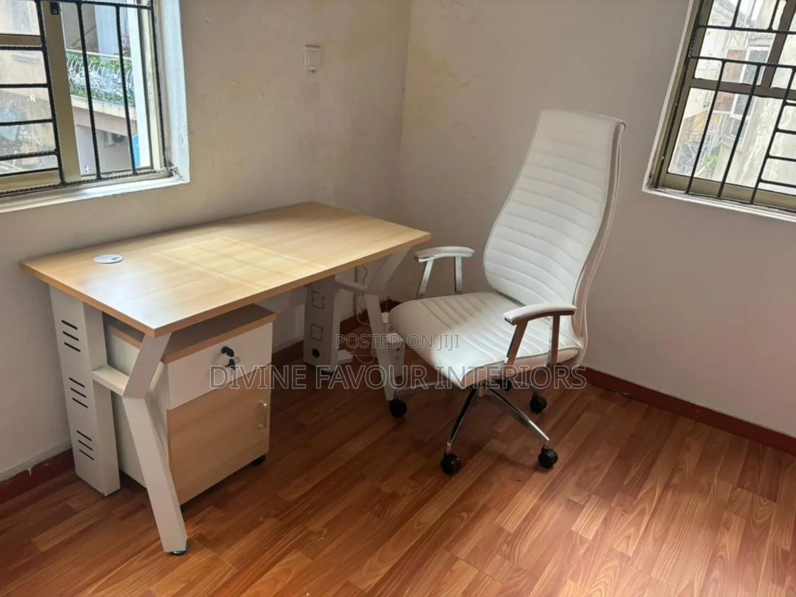 Set of Executive Office Desk With Swivel Chair