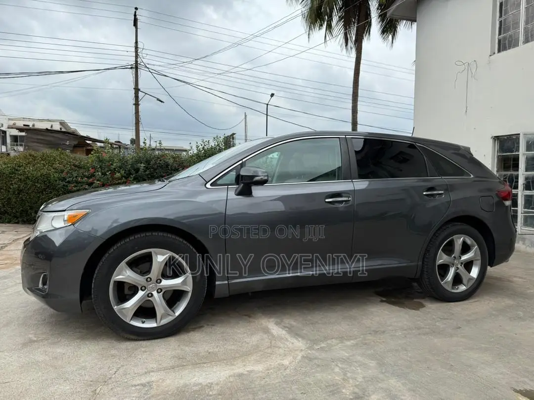 Toyota Venza XLE 4dr Wagon AWD (3.5L 6cyl 6A) 2014 Gray